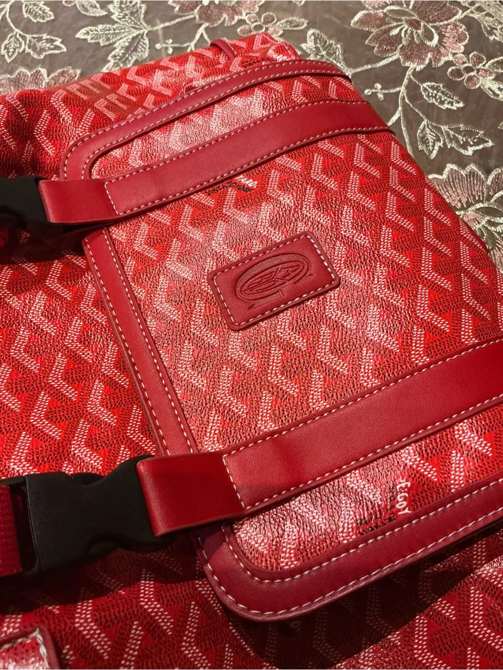 Goyard reposhing this